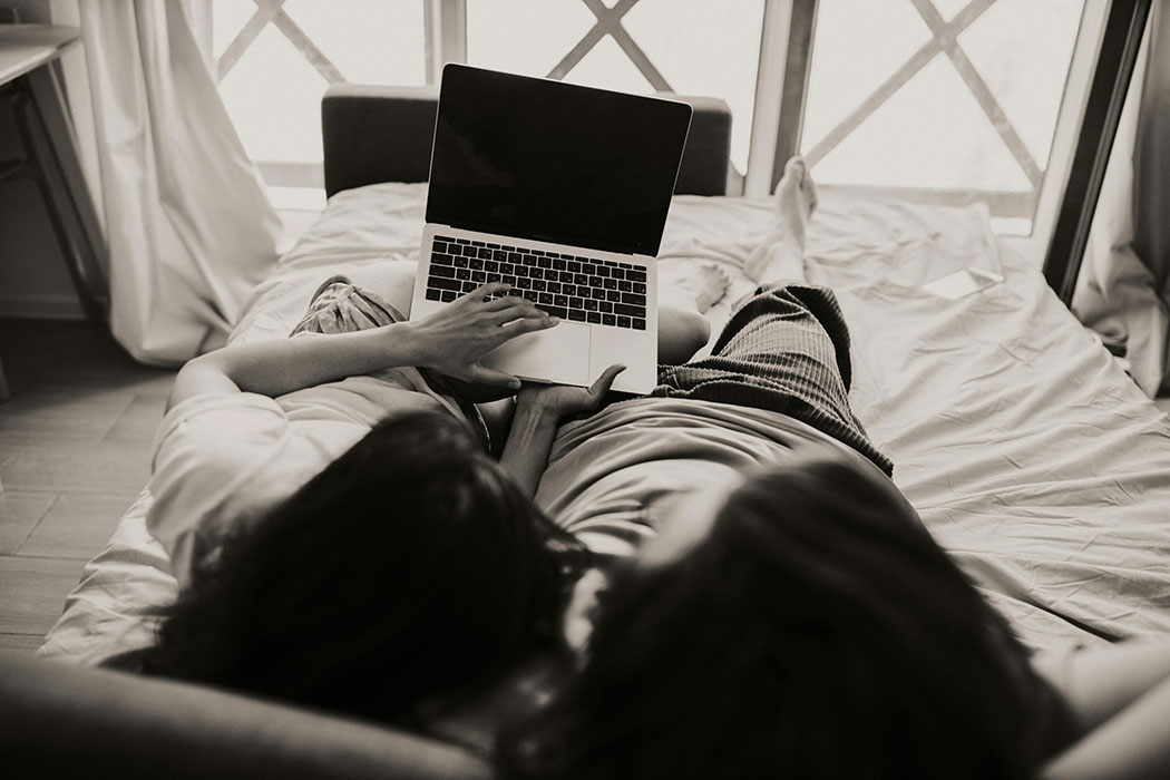 Pornografija v zvezi – prednosti in slabosti